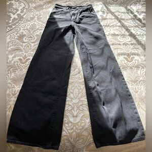 Levi’s Wide-Leg Jeans